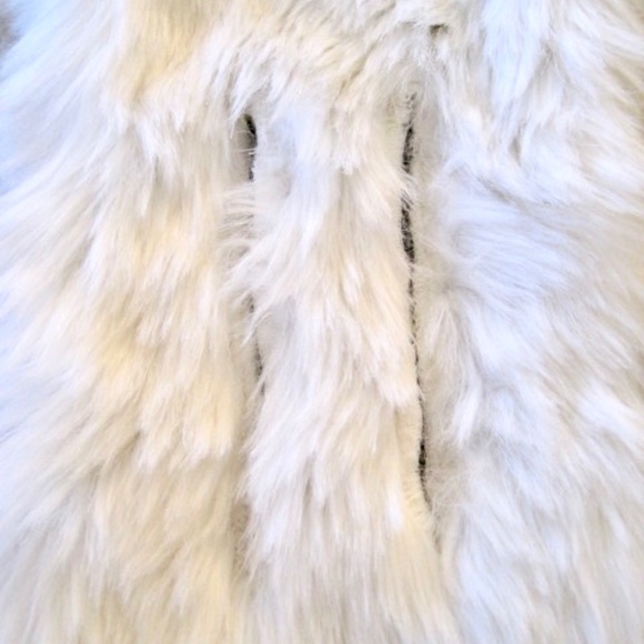 Fossil Faux Fur Pull-Through Scarf - Picture 5 of 7